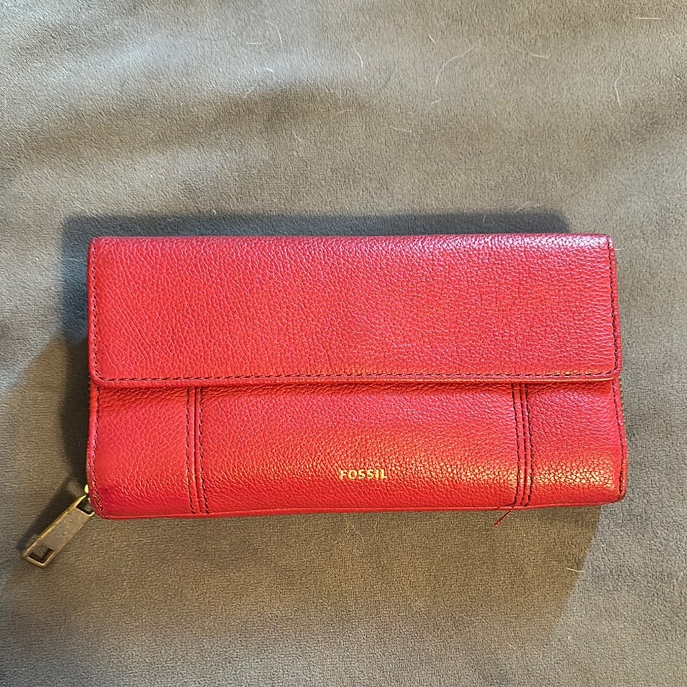 Fossil Women's Vibrant Red Leather Wallet